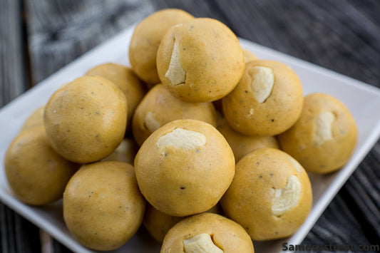 Besan Ladoo / बेसन लाडू