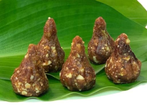 Khajur Dryfruit Modak / खजूर ड्रायफ्रूट मोदक