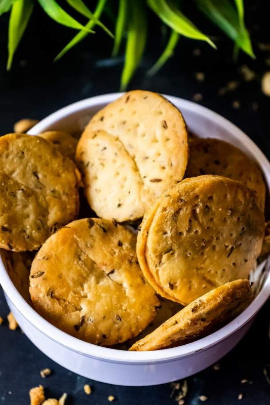 Methi Mathari / मेथी मठरी